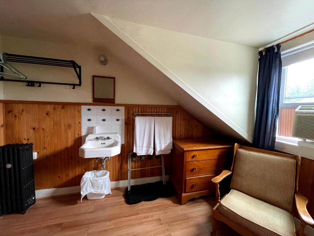 The Riverside Inn Stowe Esterno foto