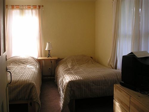 The Riverside Inn Stowe Esterno foto